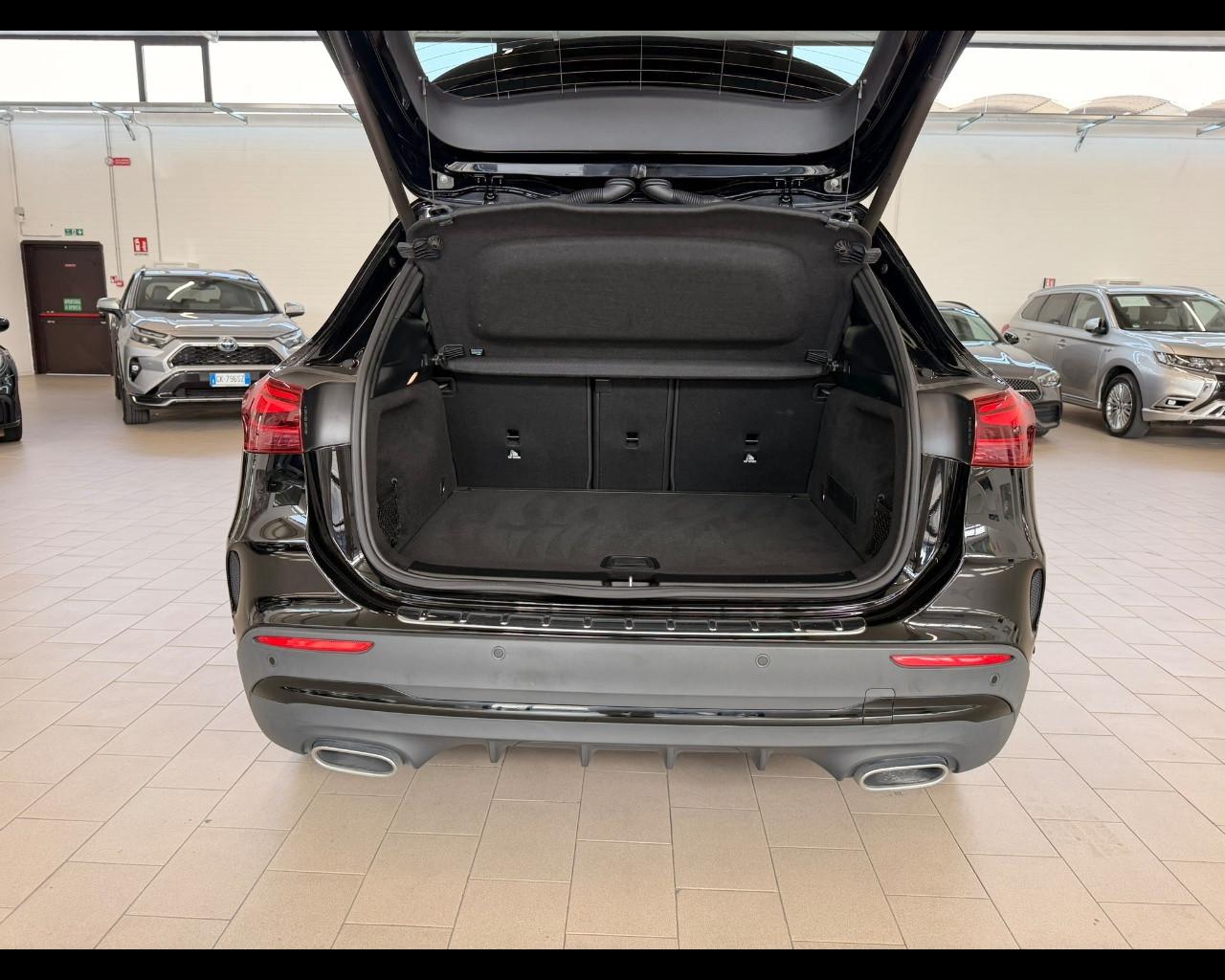 Mercedes-Benz GLA (H247) - GLA 200 d Automatic 4Matic AMG Line Premium