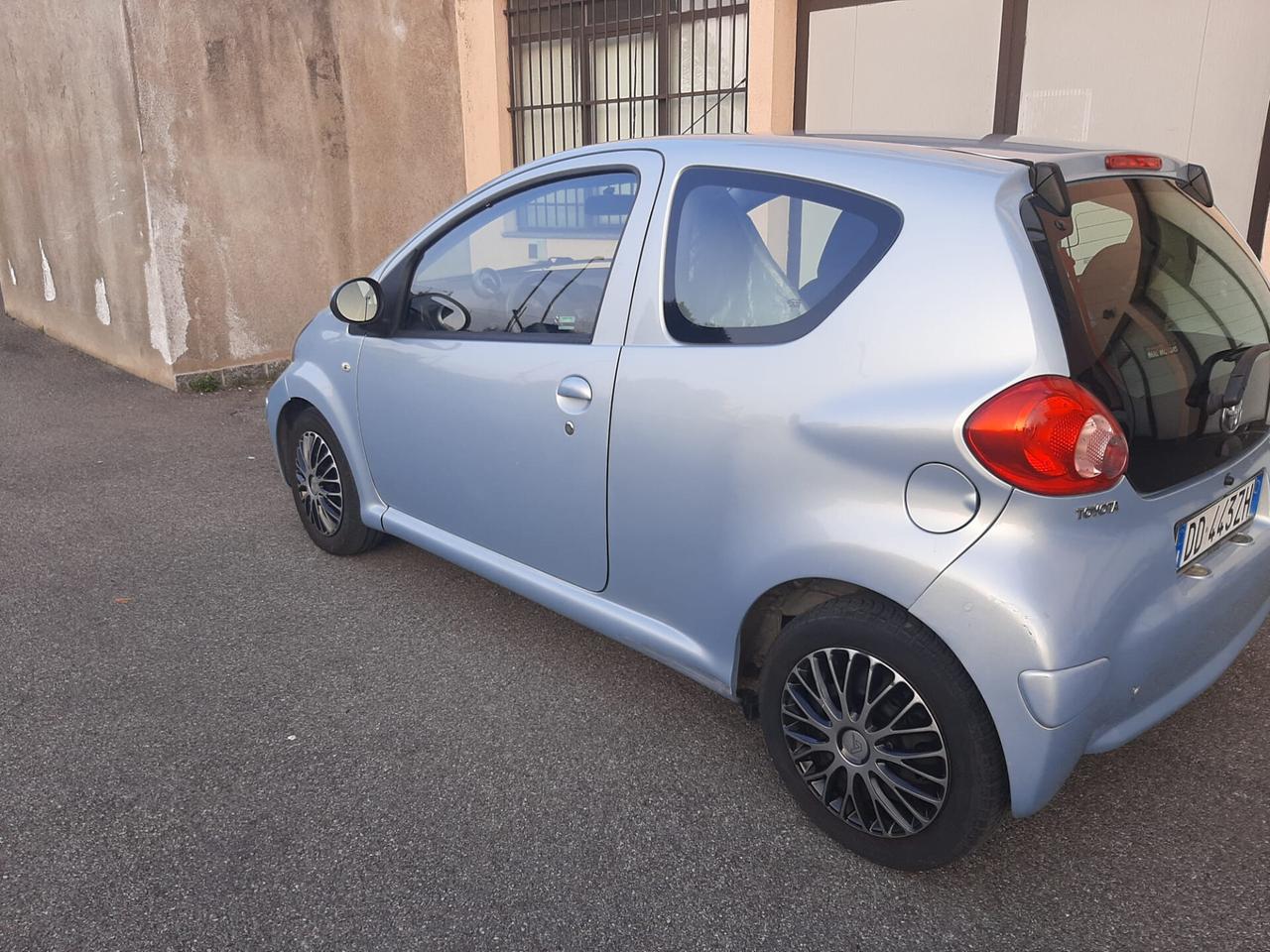 Toyota Aygo 1.0 12V VVT-i 3 porte Sol - Si Permuta Ok Neopatentato
