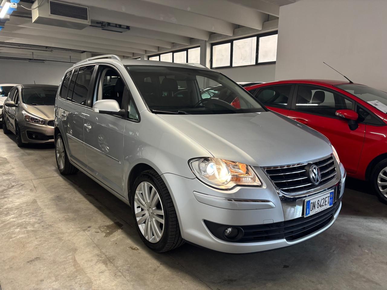 Volkswagen Touran 2.0 TDI 7 POSTI