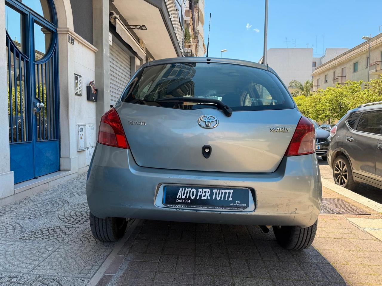 Toyota Yaris 1.0 5 porte Sol