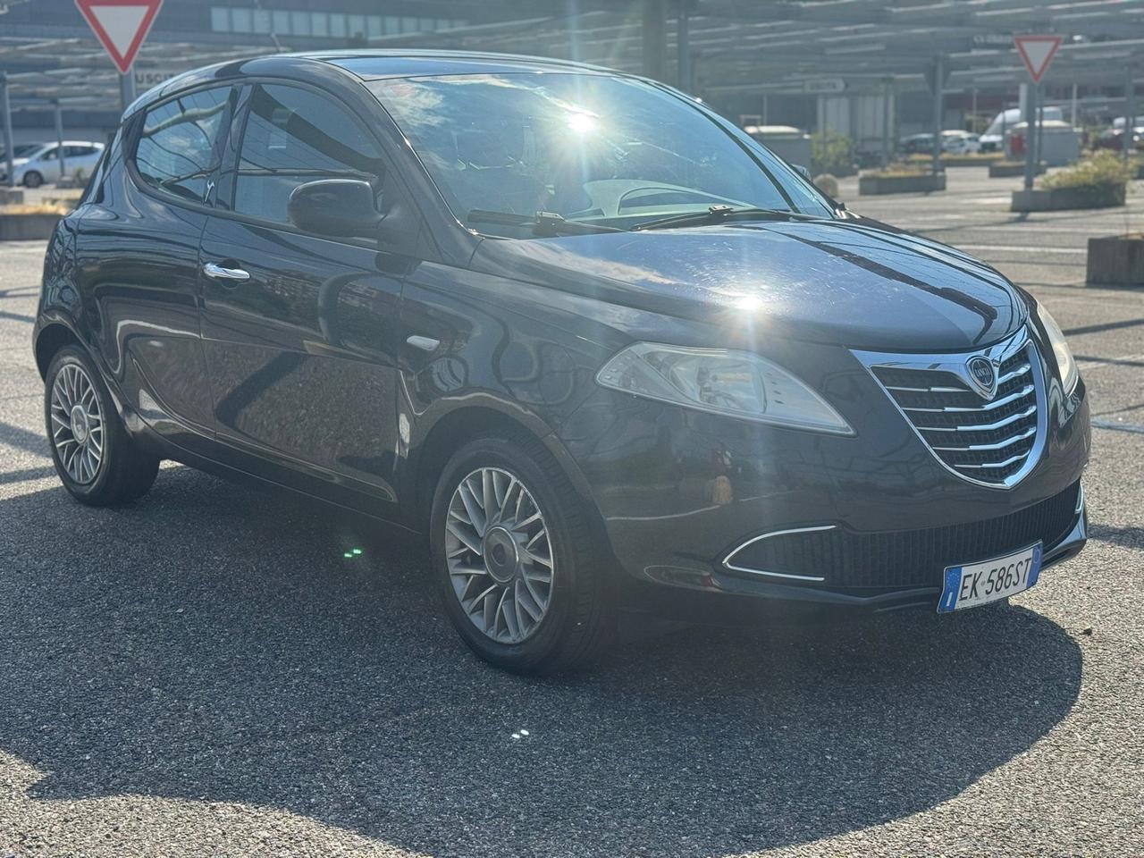Lancia Ypsilon 1.2 69 CV 5 porte S&S Platinum
