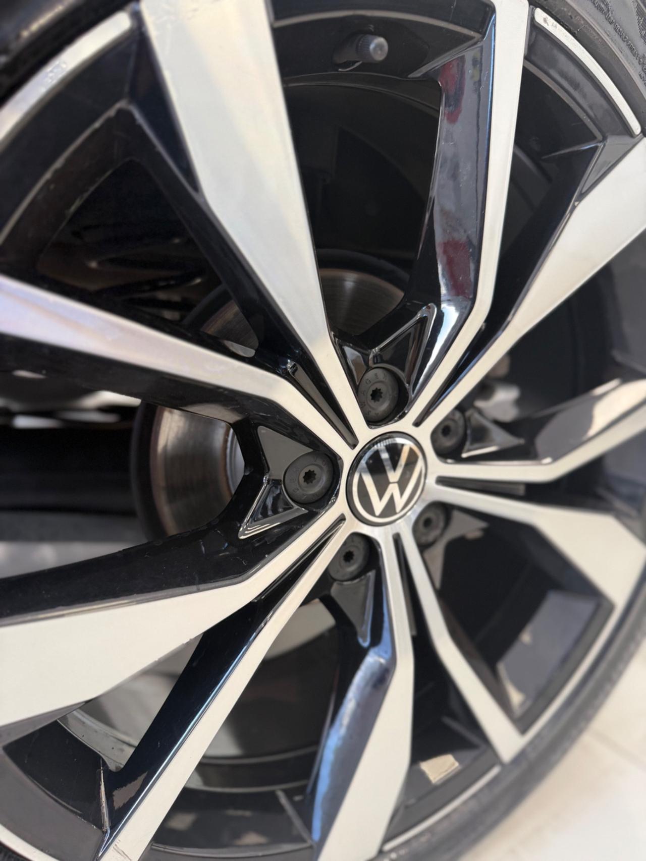 Volkswagen Taigo 1.0 tsi R-LINE TETTO APRIBILE.VIRTUAL COCKPIT.TELECAMERA,APPLE CARPLAY,KM CERTIFICATI