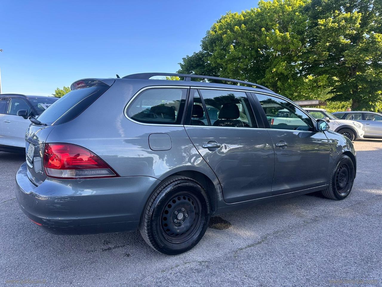 VOLKSWAGEN Golf Variant 1.6 TDI DPF Highline