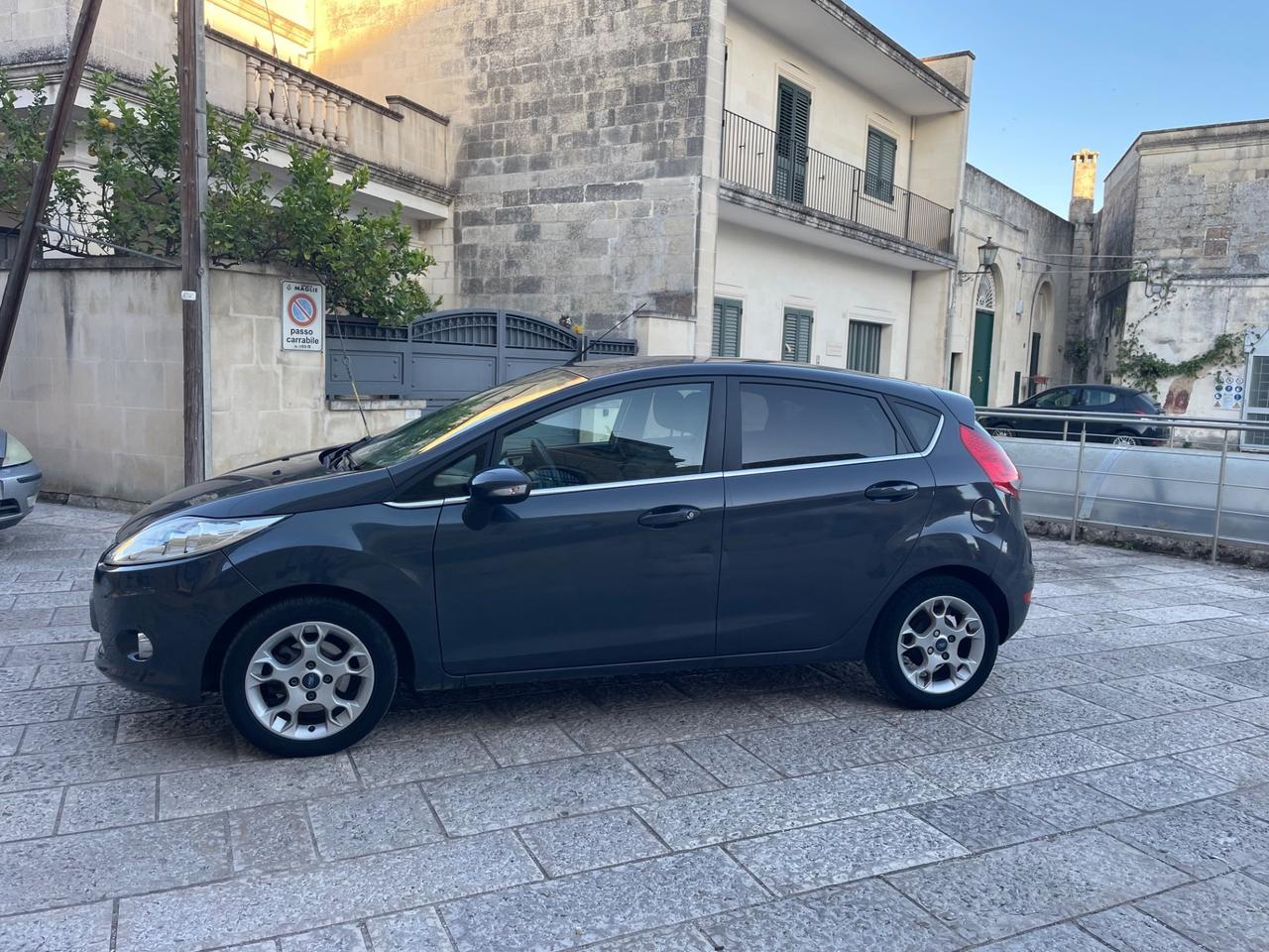 Ford Fiesta 1.4 TDCi 70CV 5 porte Titanium