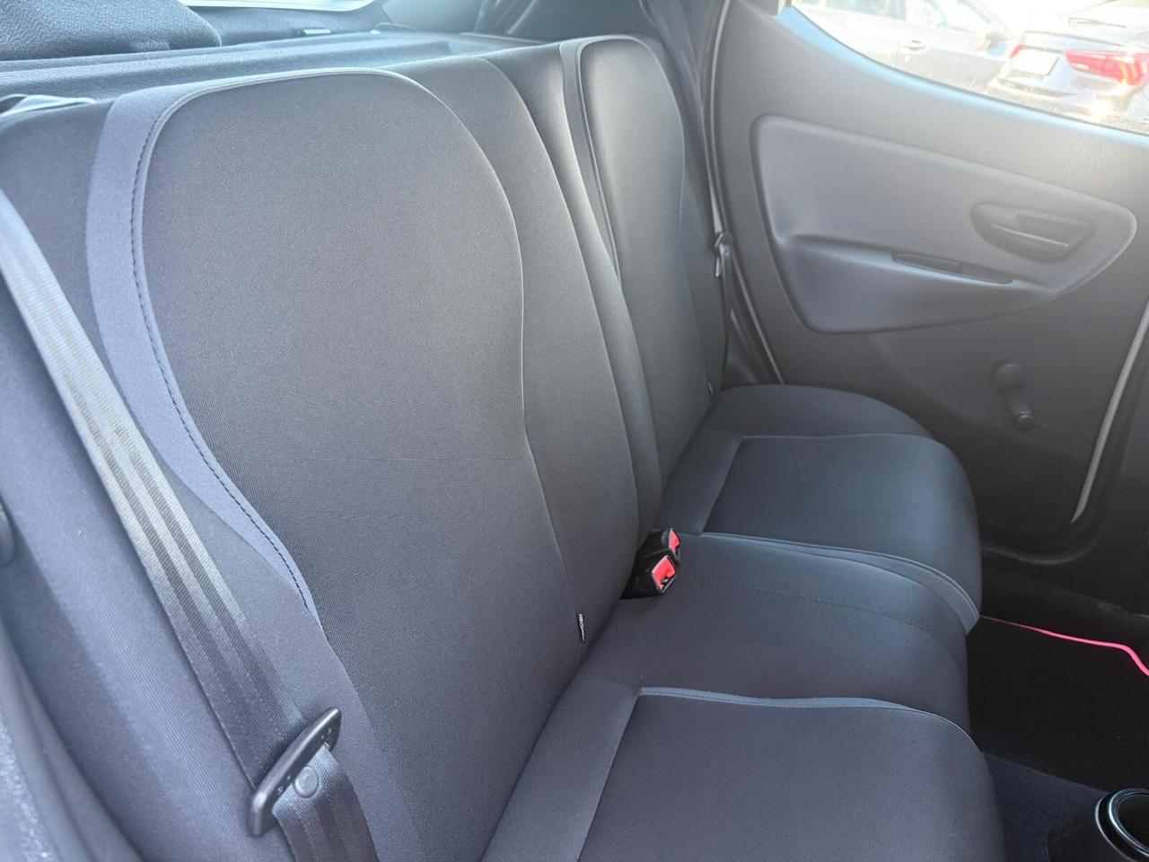 Lancia Ypsilon 1.2 69 CV 5 porte Gold ok NEOPATENTATI