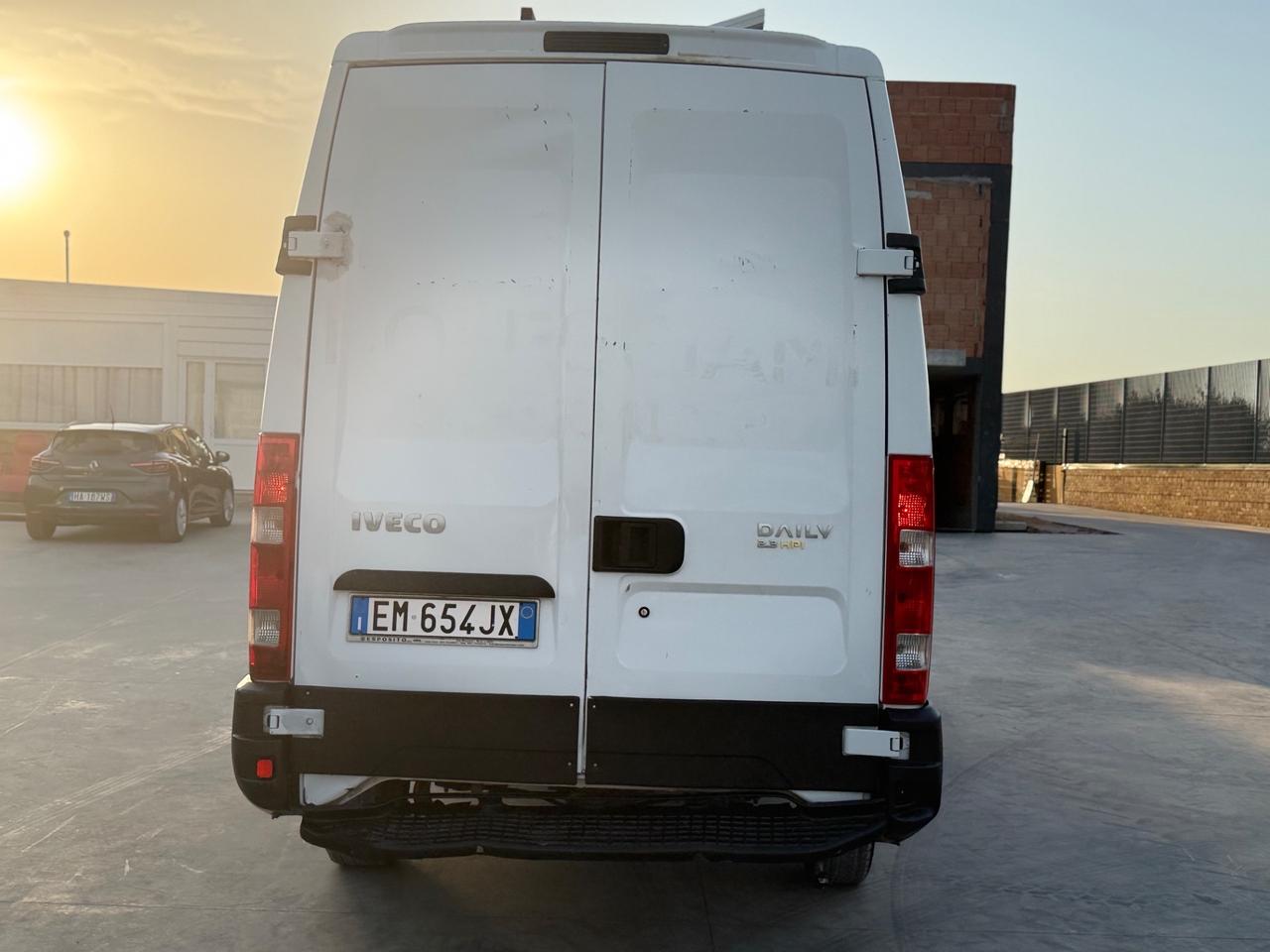 Iveco Daily furgonato 136 cv con clima e vetri elettronici
