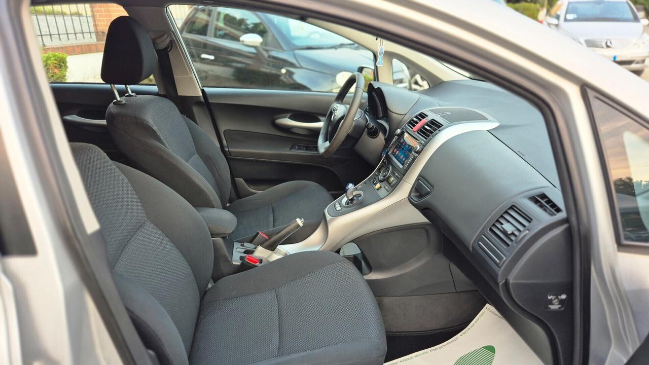 Toyota Auris 1.8 hybrid/Neopatentati/Automatica/SOLO 130.000km