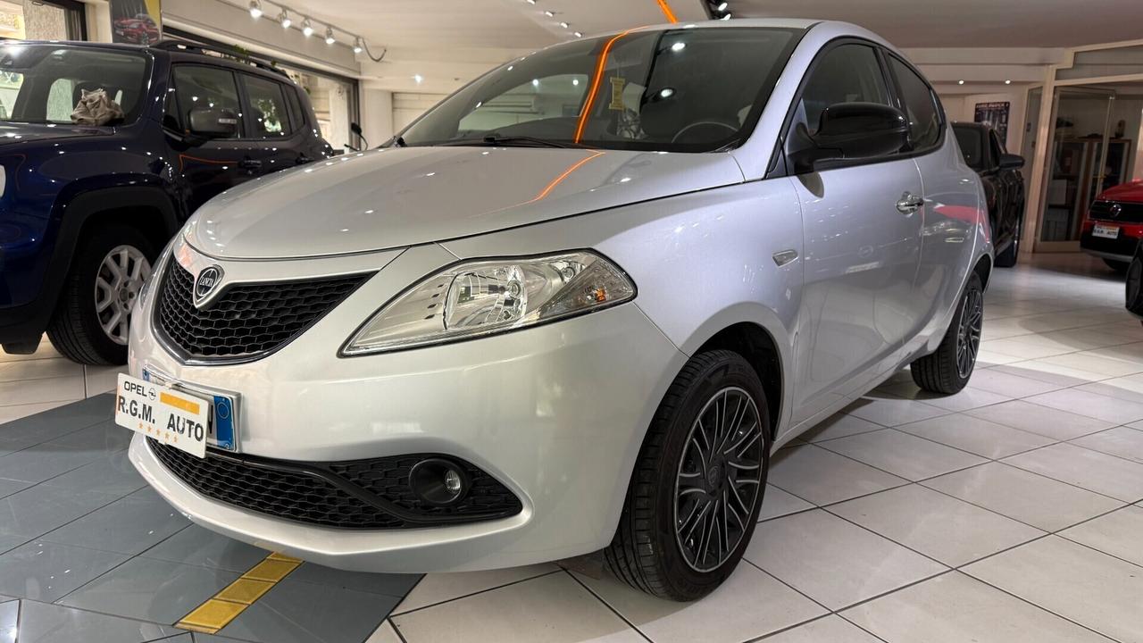 Lancia Ypsilon 1.0 FireFly 5 porte S&S Hybrid Ecochic Gold