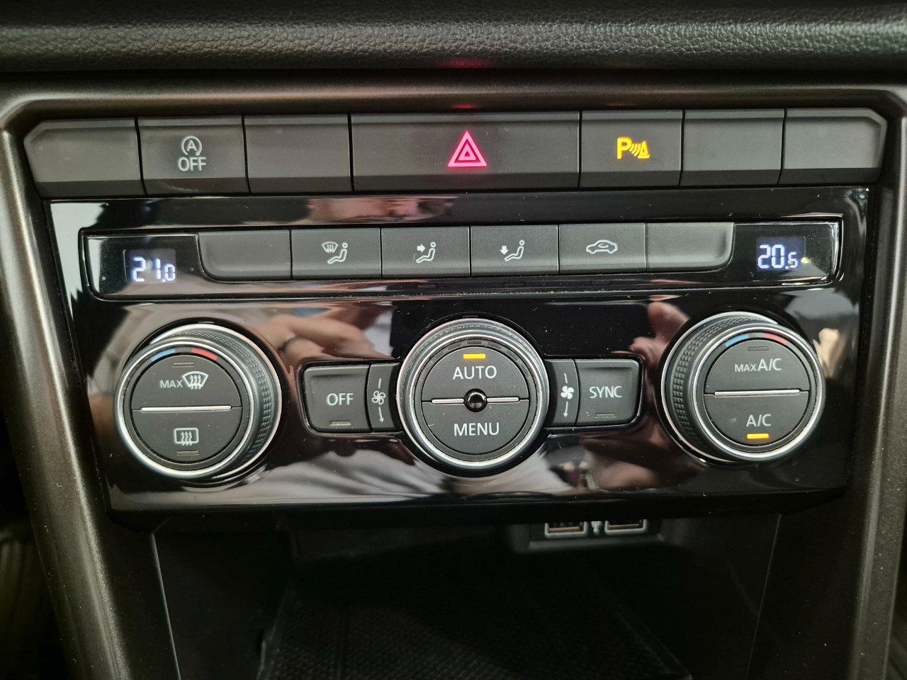 Volkswagen T-Roc 1.0 tsi Style 115cv - NEOPATENTATI - Sens. Park. - Carplay