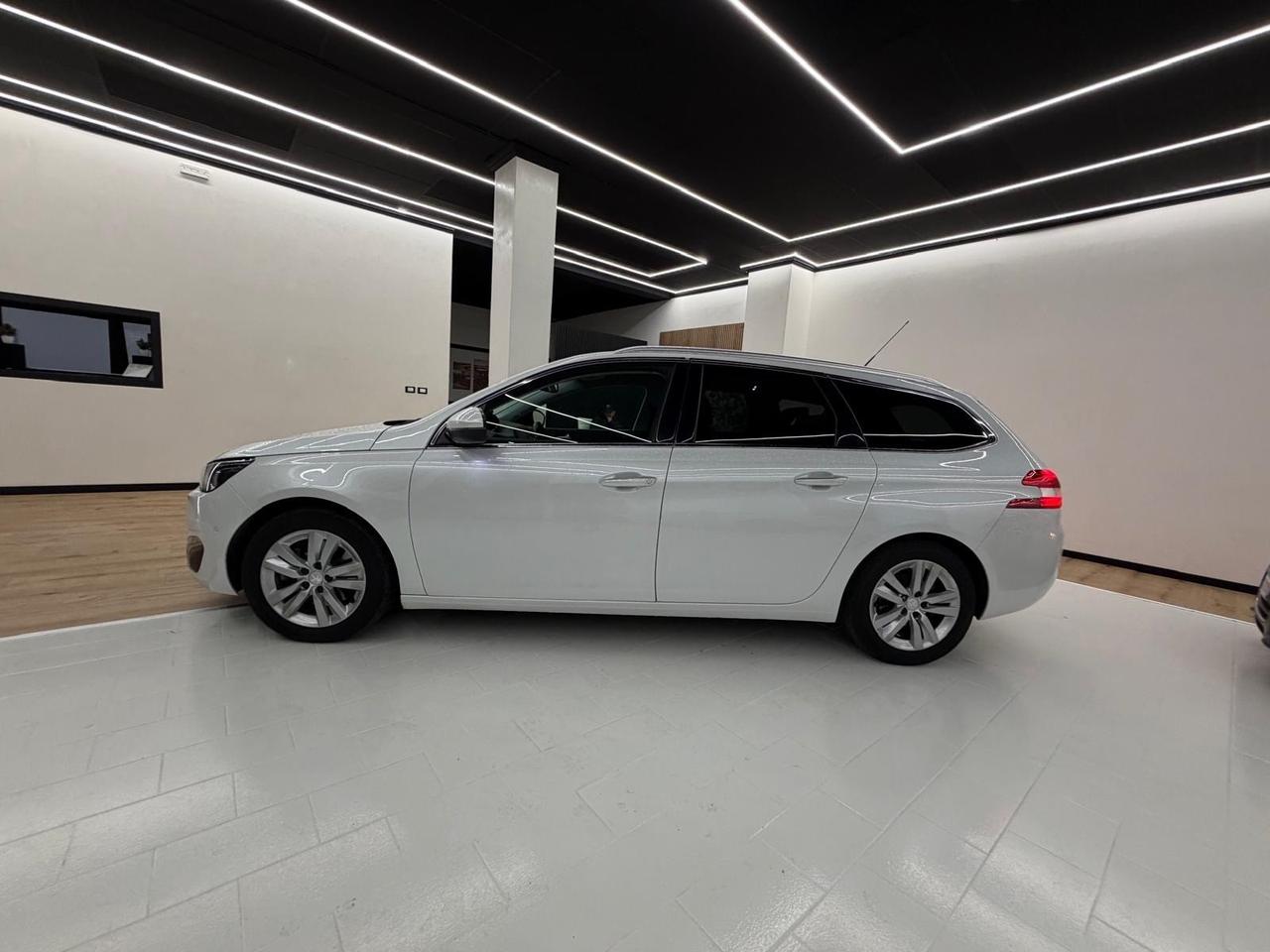 Peugeot 308 BlueHDi 150 S&S SW Allure