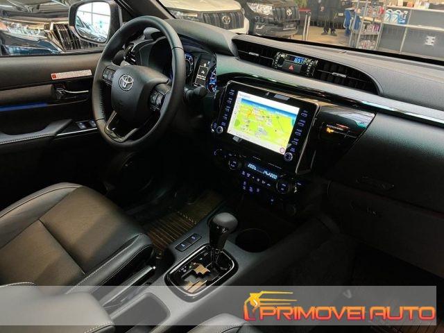 TOYOTA Hilux 2.8 D A/T 4 porte Double Cab Invincible