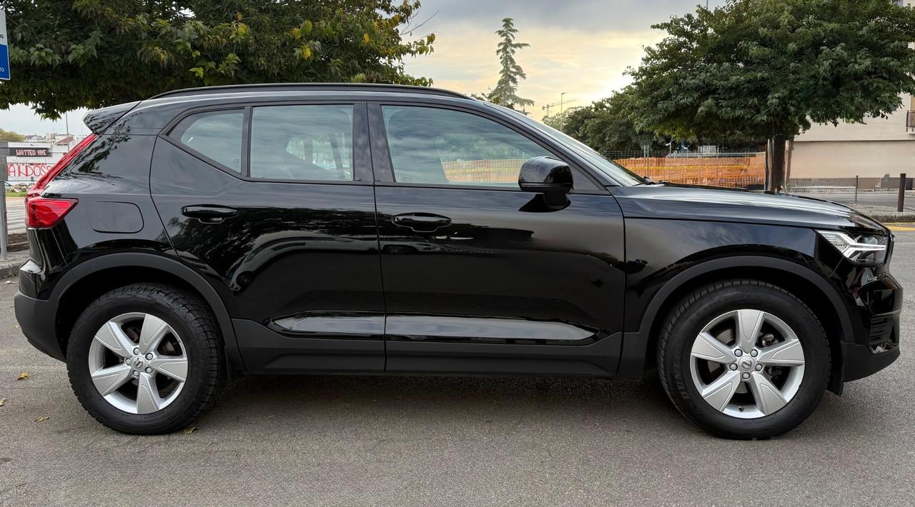 Volvo XC40 2.0 d3 150CV Momentum Geartronic