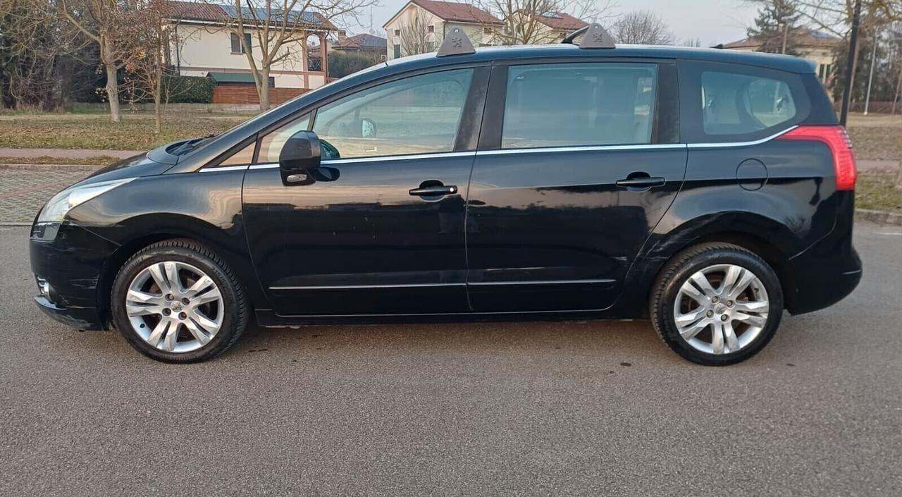 Peugeot 5008 1.6 HDi 112CV Féline