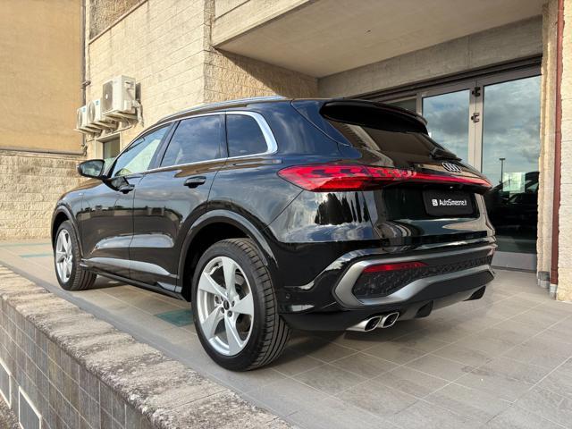 AUDI Q5 2.0 TDI mHEV+ S tronic quattro S line edition.