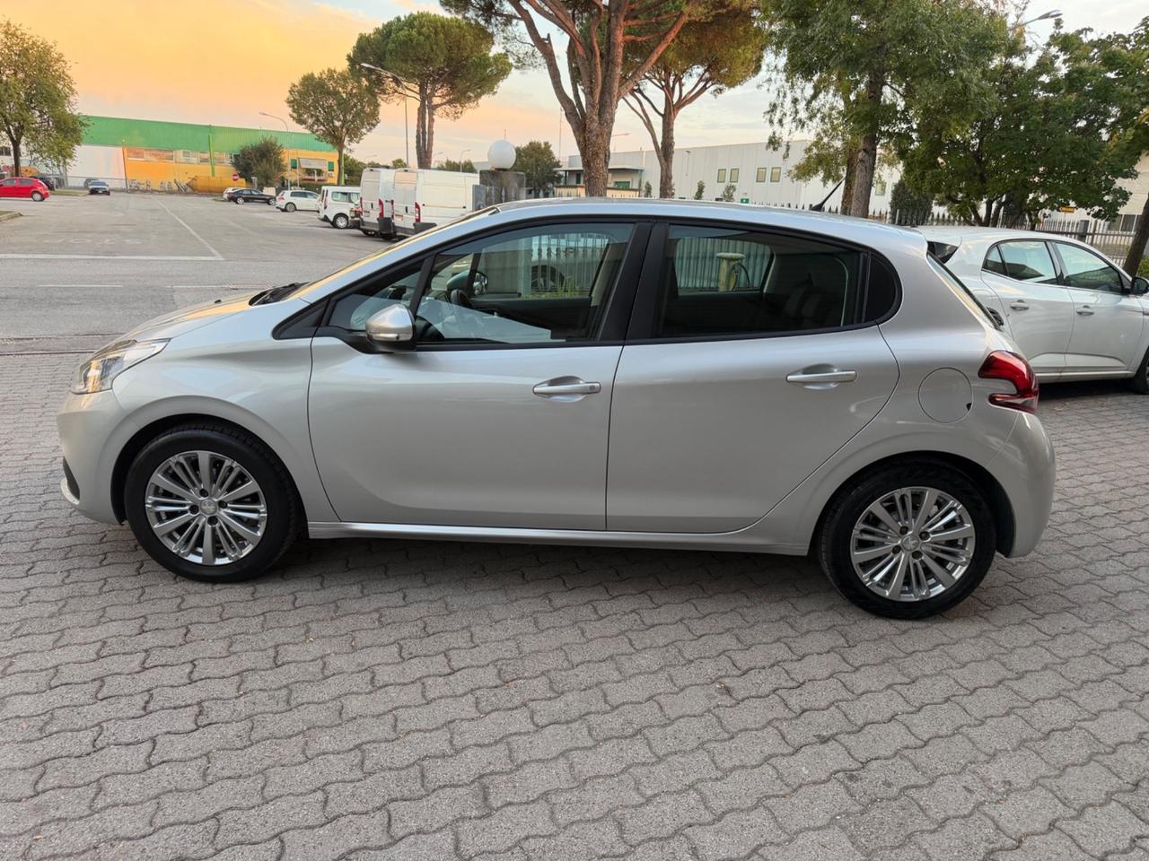 Peugeot 208 PureTech 82 5 porte Allure