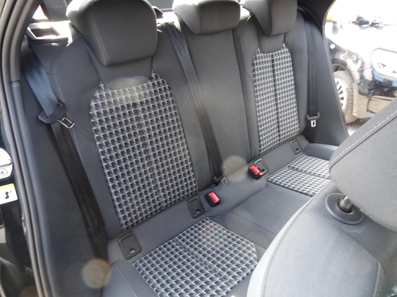 Audi A1 Allstreet 35 TFSI Identity Contrast