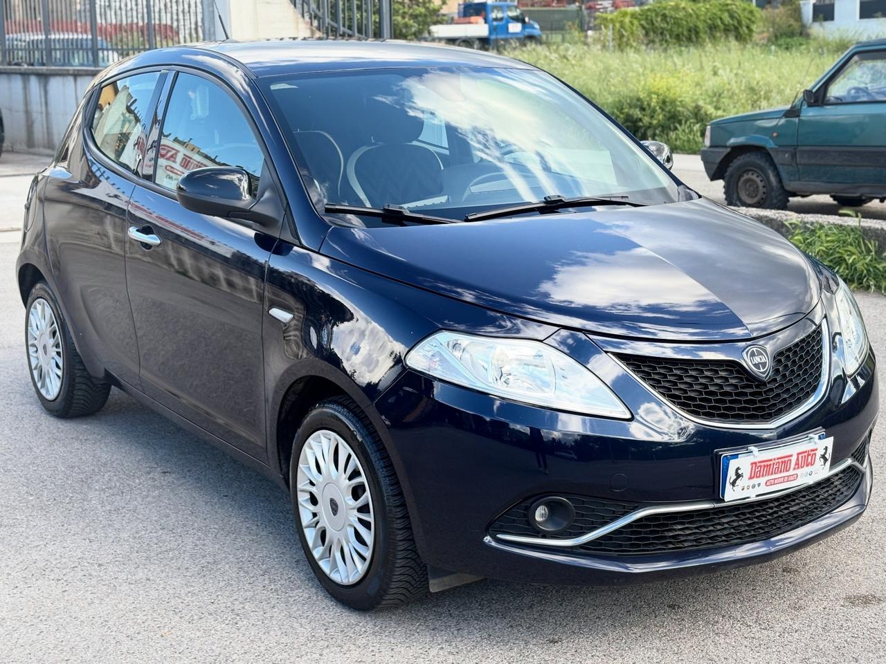 Lancia Ypsilon 1.2 69 CV 5P Gold UCONNECT Blue&Me