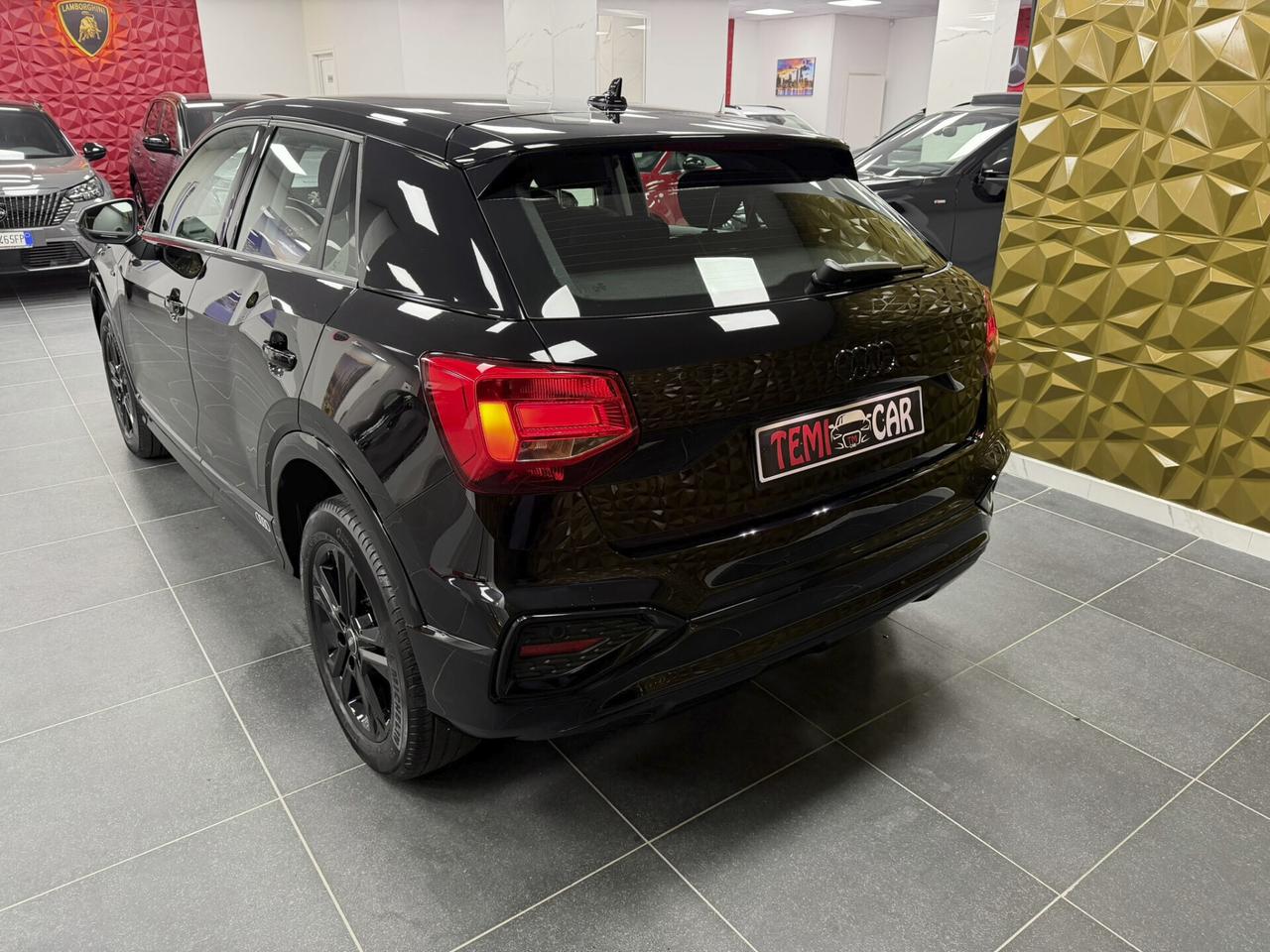 Audi Q2 35 TDI S-LINE S tronic Identity Black