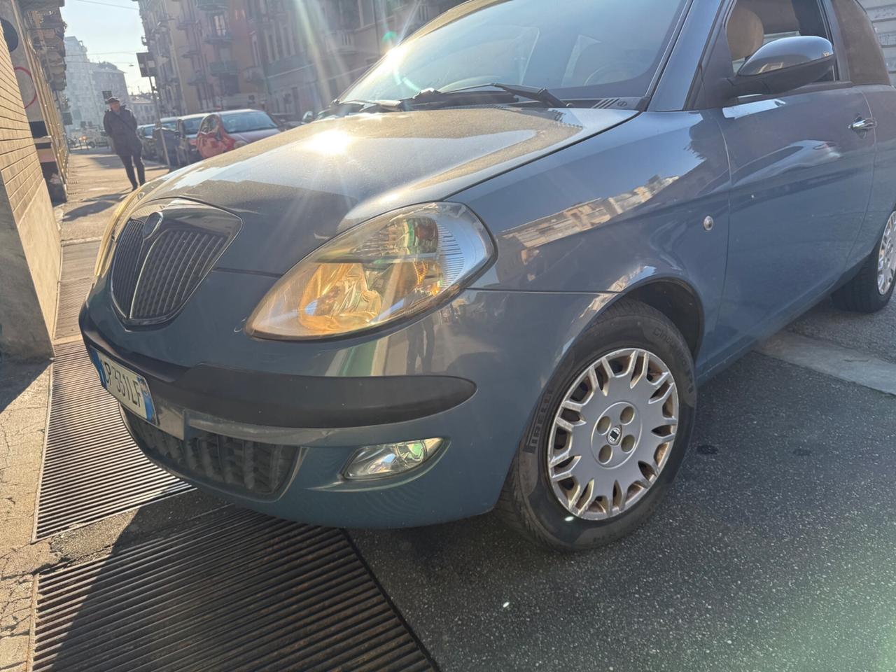 Lancia Ypsilon 1.2 16V Platino