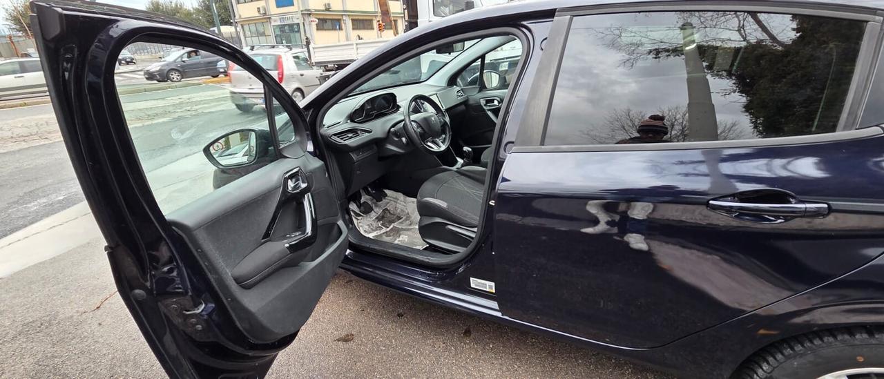 Peugeot 208 1.4 HDi 68 CV 2013 12 mesi garantita