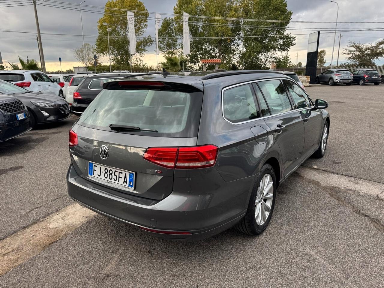 Volkswagen Passat VARIANT 1.6 TDI SCR DSG COMFORTLINE BMT 2017
