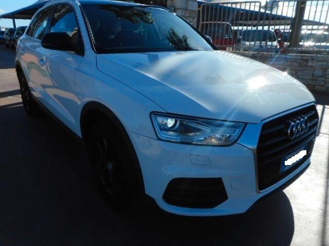 Audi Q3 2.0 TDI 120 CV BLACK & WHITE