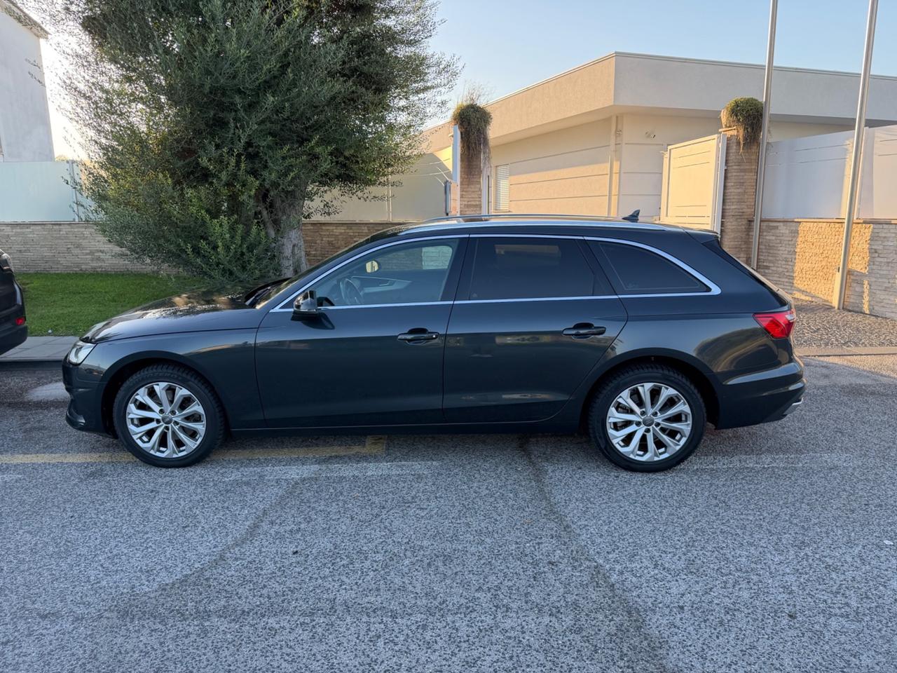 Audi A4 Avant 35 TDI S tronic Business Advanced PDC