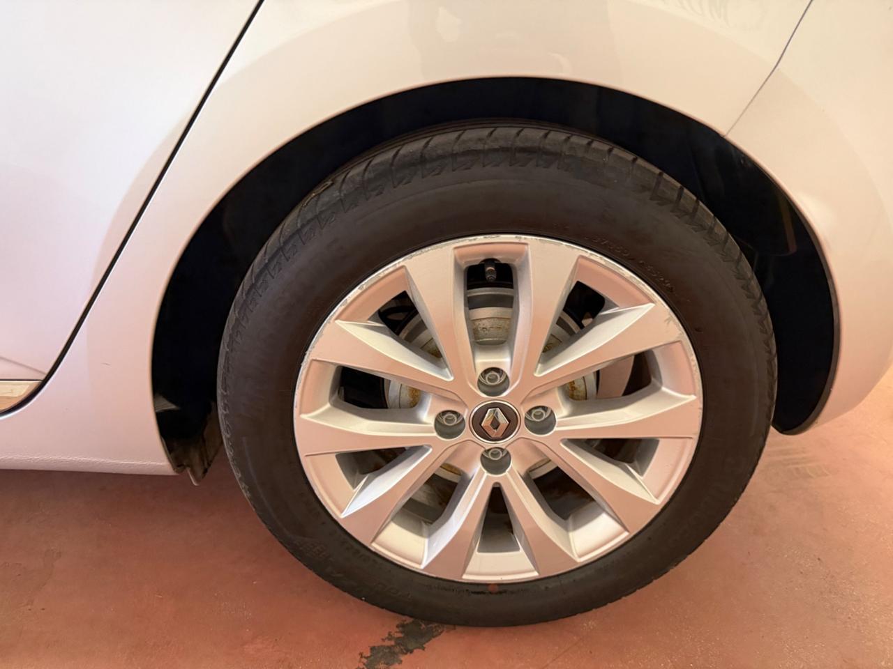 Renault Clio Full Hybrid E-Tech 140 CV Zen solo 14.000 km