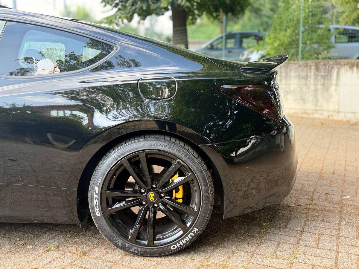 Hyundai Genesis 2.0 turbo Sport