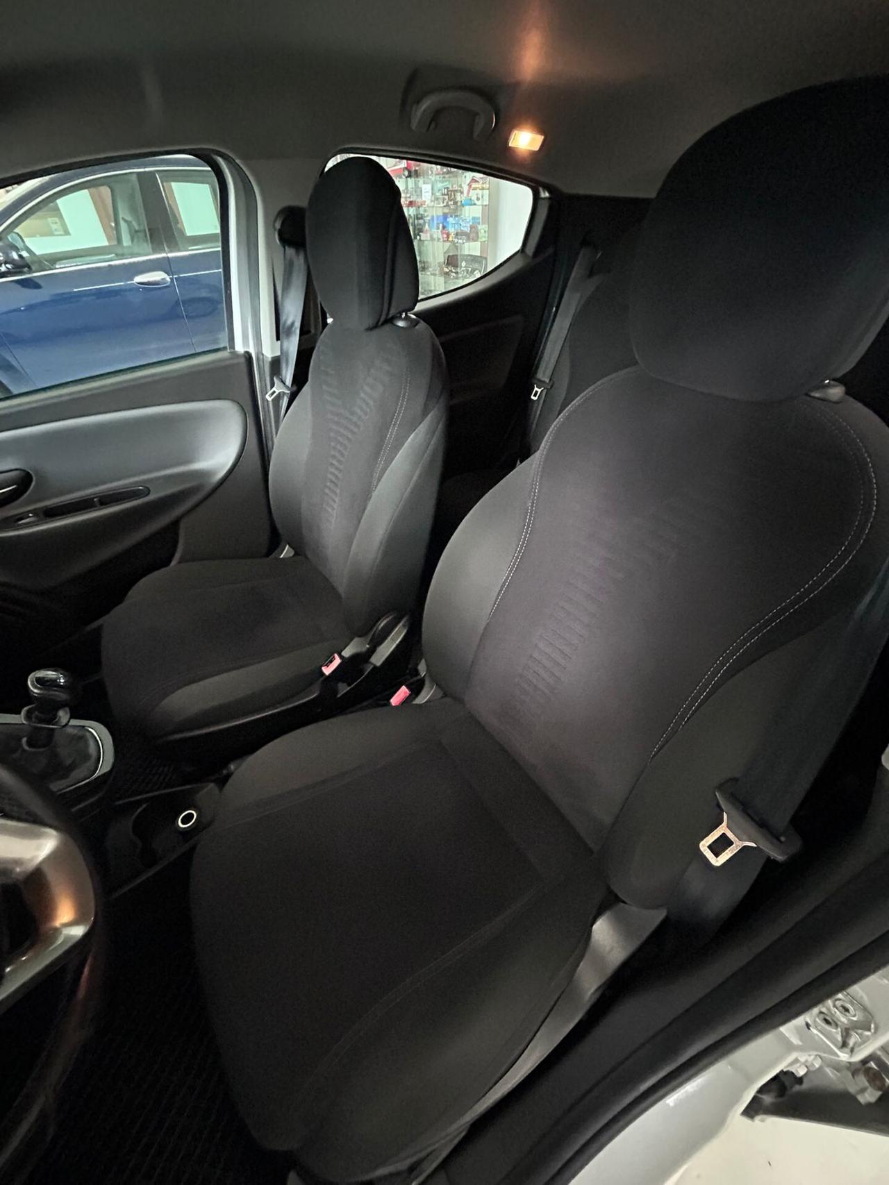 Lancia Ypsilon 1.2 69 CV 5 porte S&S Silver