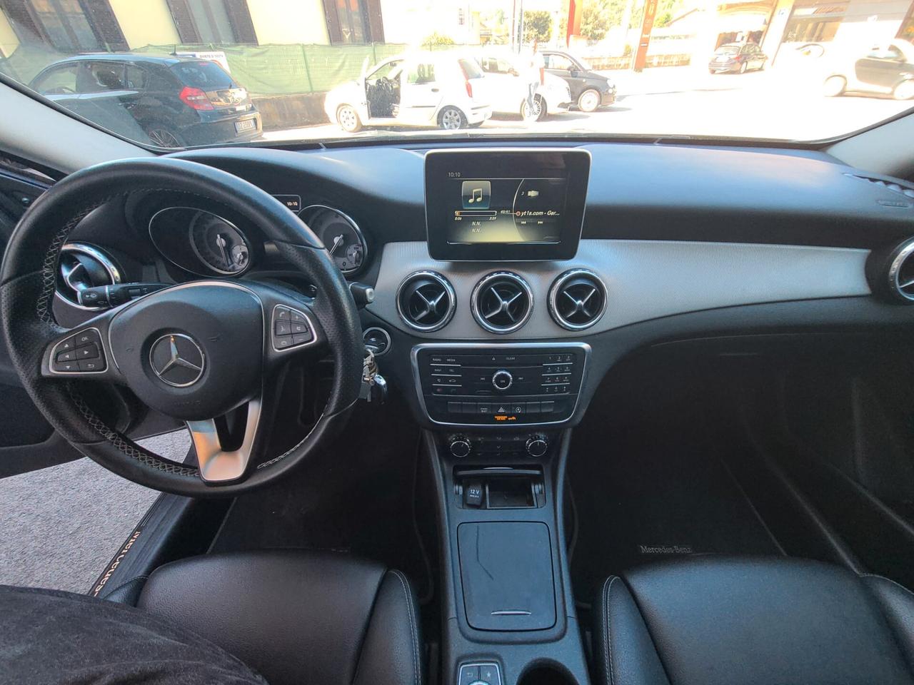 Mercedes-benz GLA 180 d Automatic Premium 2016 PROMO