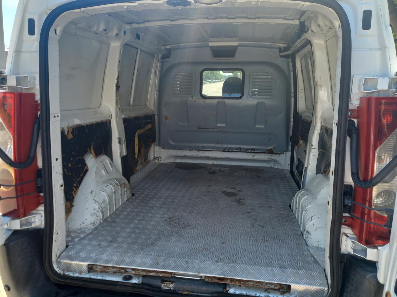 Peugeot Expert 2.0 HDi con PEDANA