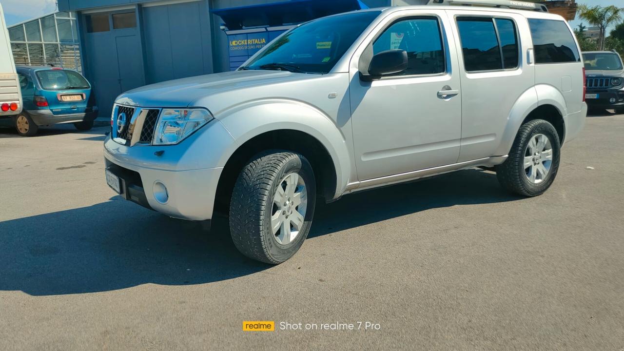 Nissan Pathfinder 2.5 dCi LE