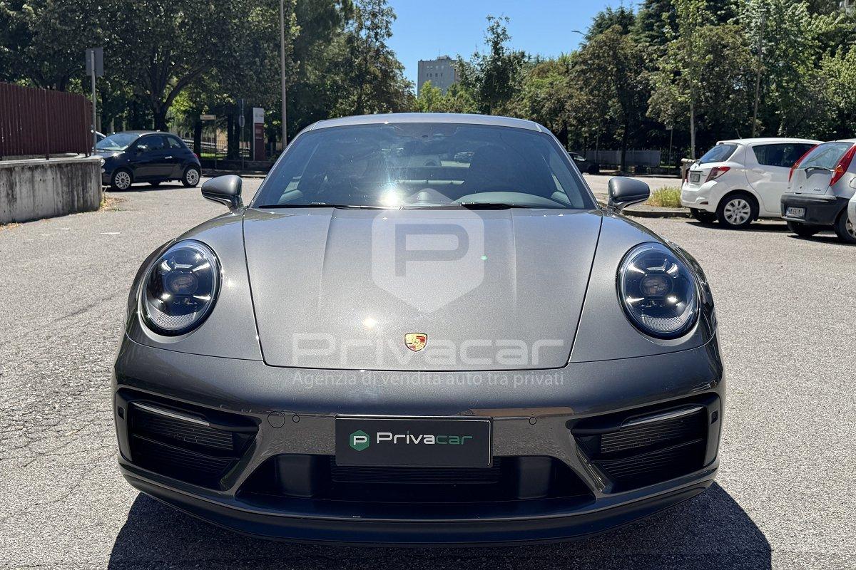 PORSCHE 911 Carrera 4 GTS