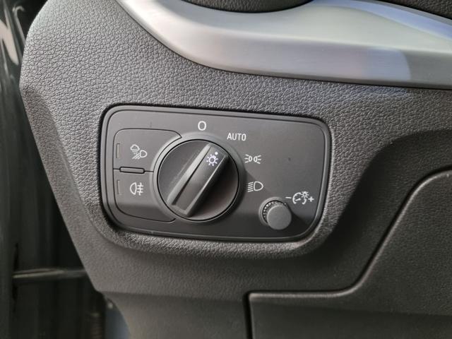 AUDI Q2 35 TFSI S tronic Identity Black