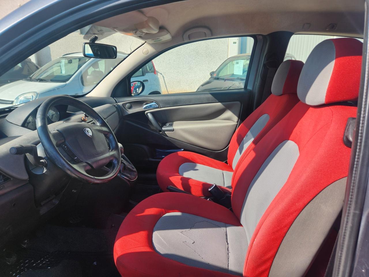 Lancia Ypsilon 1.2 16V Platino