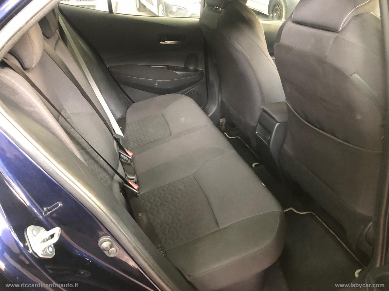 TOYOTA Corolla 1.8 Hybrid Business