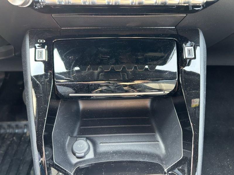 Peugeot 2008 PureTech 100 Allure 3.000 KM!! NAVI+KEYLESS