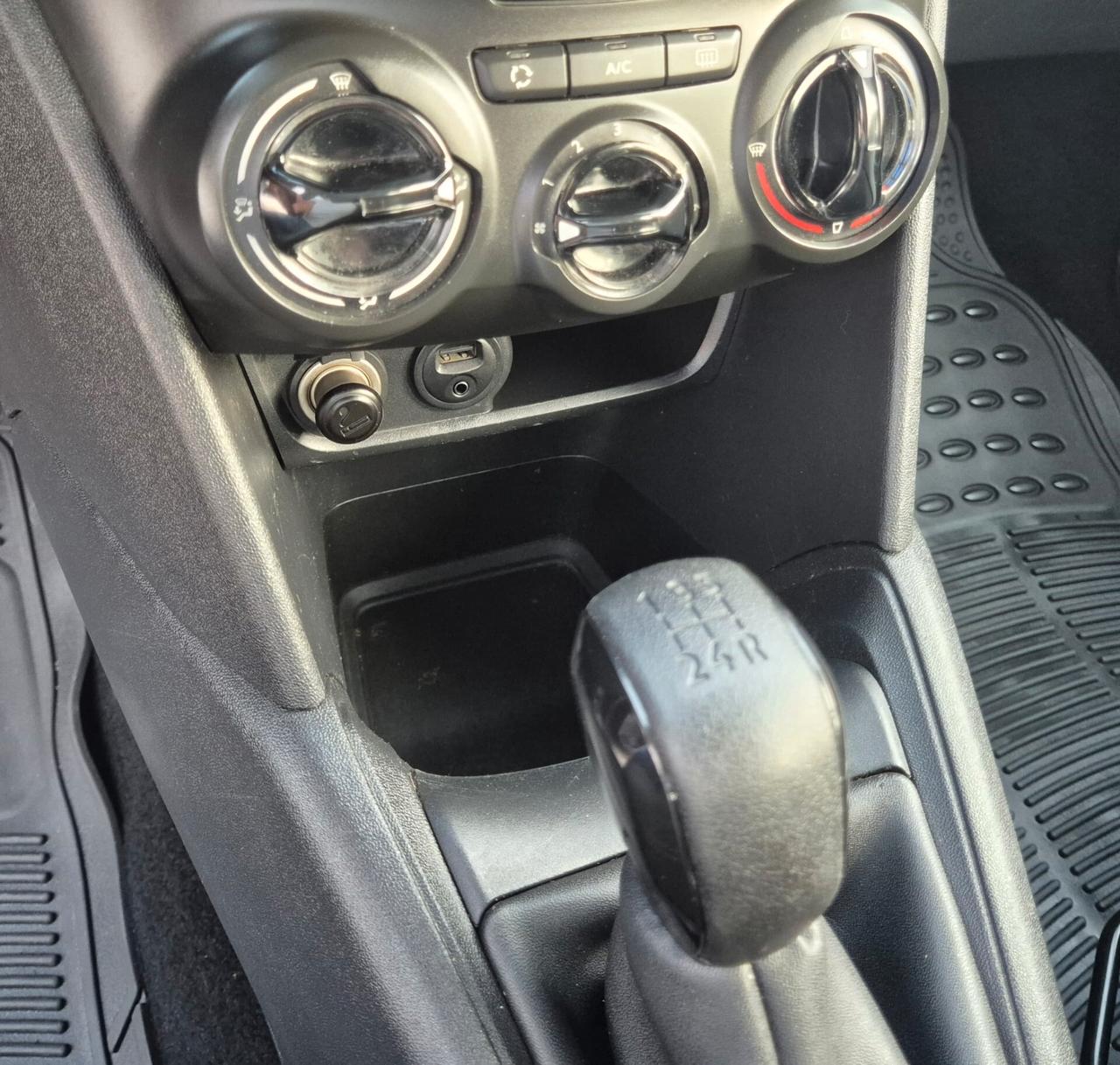 Peugeot 208 1.2 benzina 82 CV 5 porte