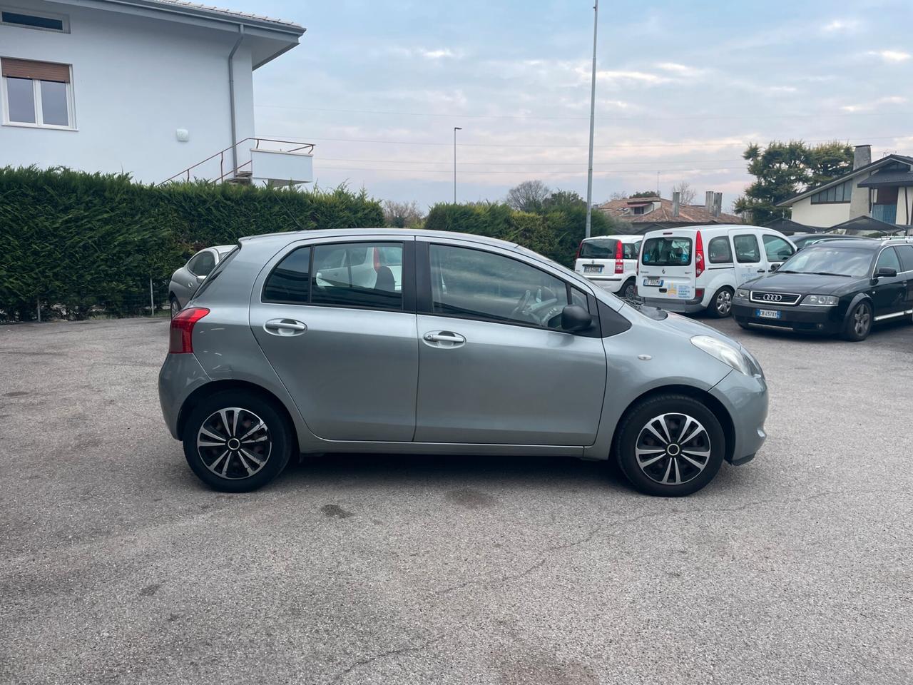 Toyota Yaris 1.0 5 porte