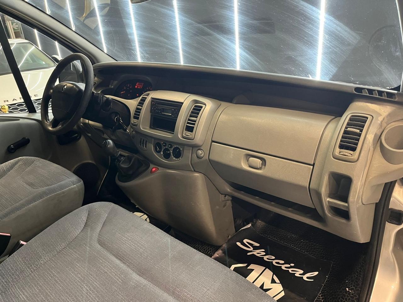 Renault Trafic T29 2.0 dCi/90 PL-TN Passenger Confort 9 POSTI