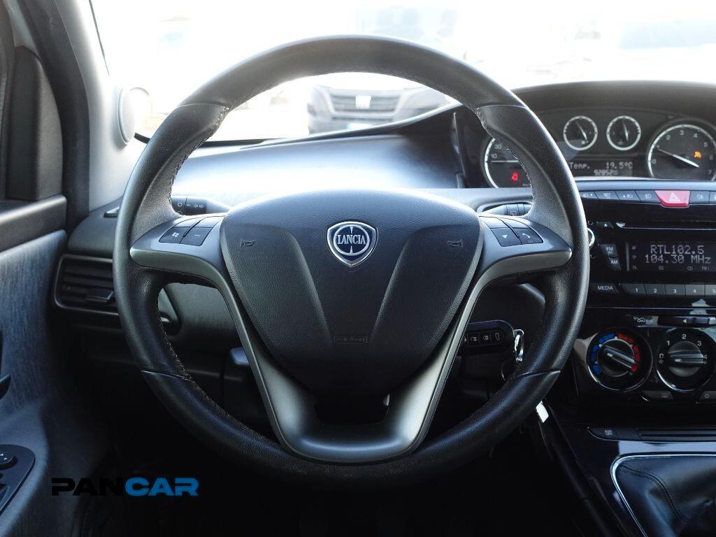 Lancia Ypsilon 0.9 TwinAir 85 CV 5 porte Metano Ecochic Silver