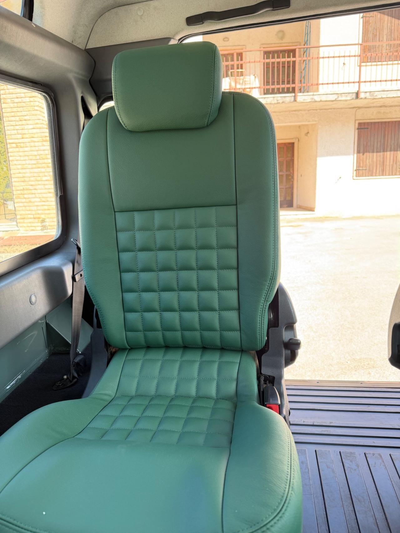 Land Rover Defender 90 2.4 TD4 Station Wagon SE