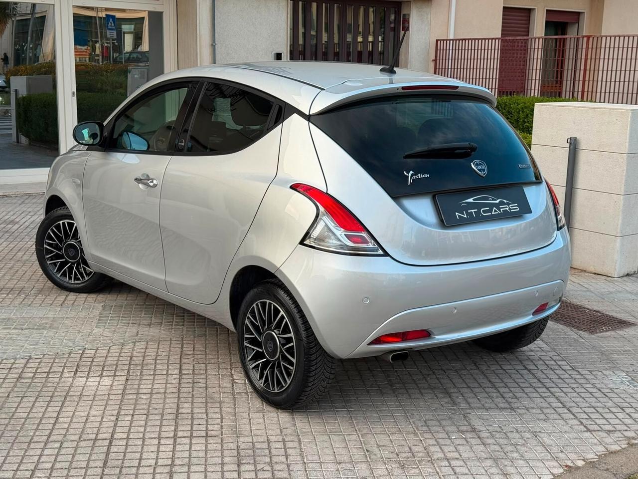 Lancia Ypsilon 1.0 FireFly 5 porte S&S Hybrid Gold