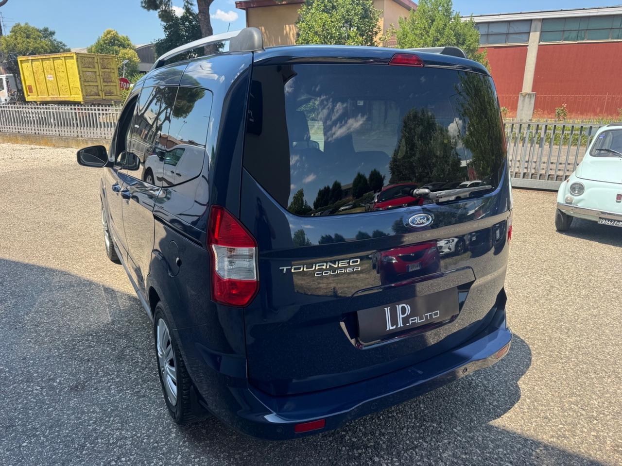 Ford Tourneo Courier 1.5 TDCI 95 CV Plus