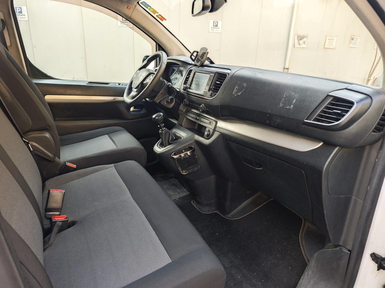 Peugeot Traveler- Pulmino 9 posti-2017