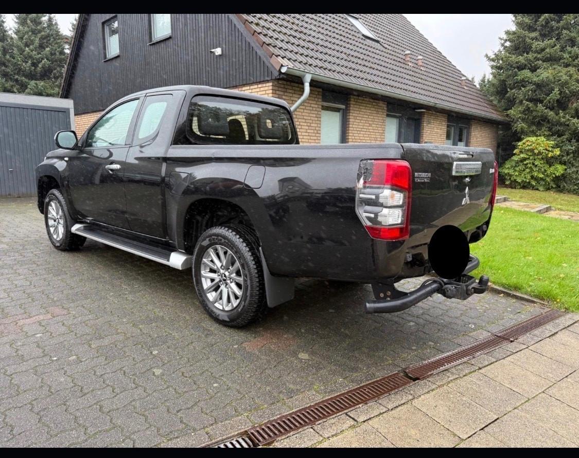 Mitsubishi L200 2.3 D Club Cab 4x4 Super Select Intense 6M