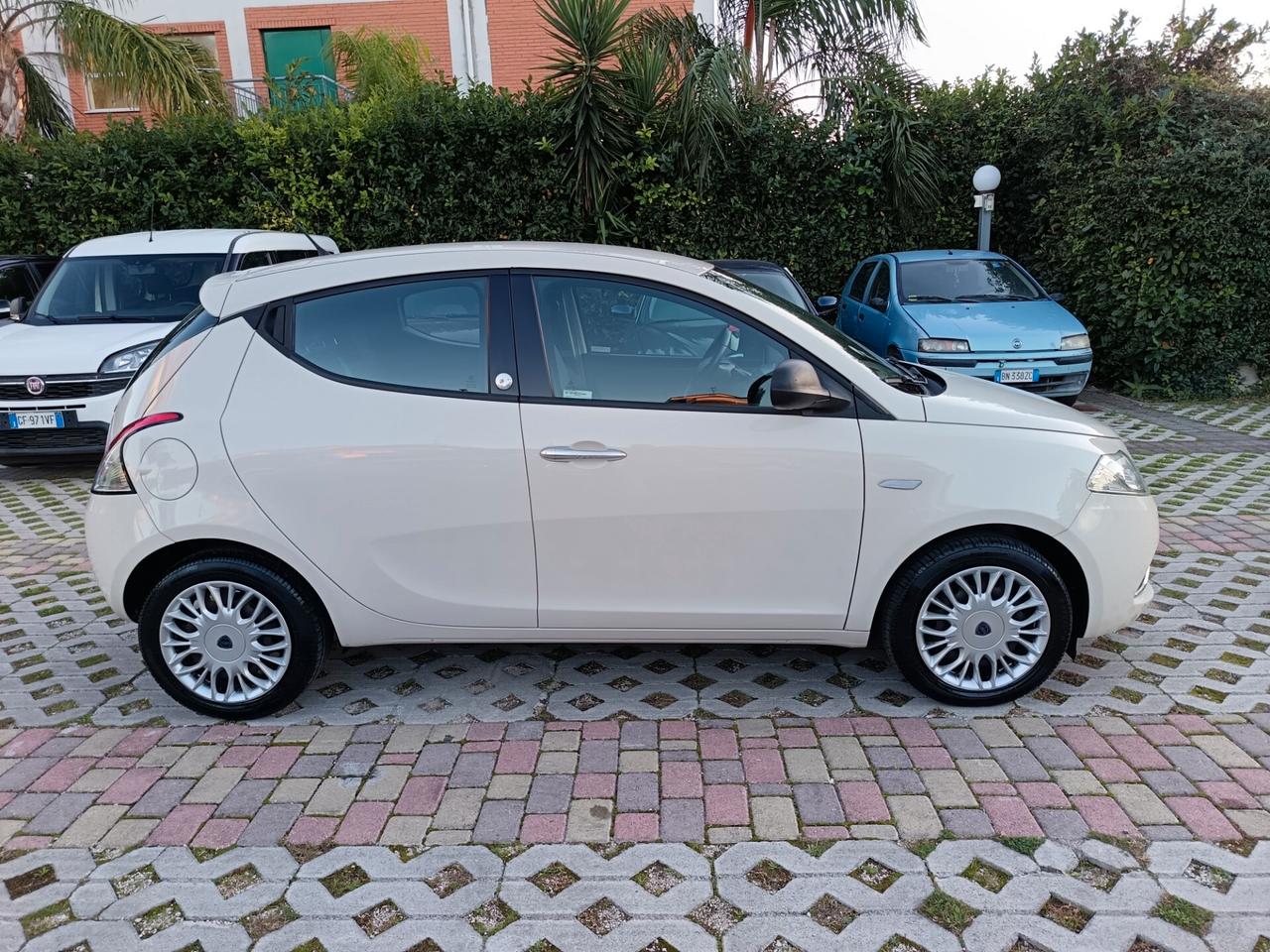 Lancia Ypsilon 1.2 69 CV 5 porte GPL Ecochic Silver