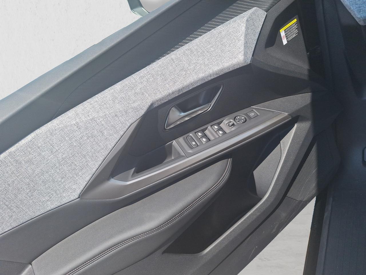 PEUGEOT Nuovo 5008 Hybrid 145 e-DCS6 ALLURE