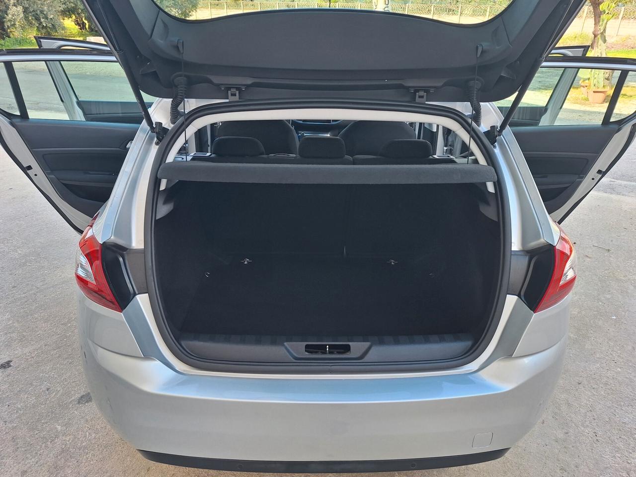 Peugeot 308 1.6 HDi "BERLINA" 114000 KM 2014